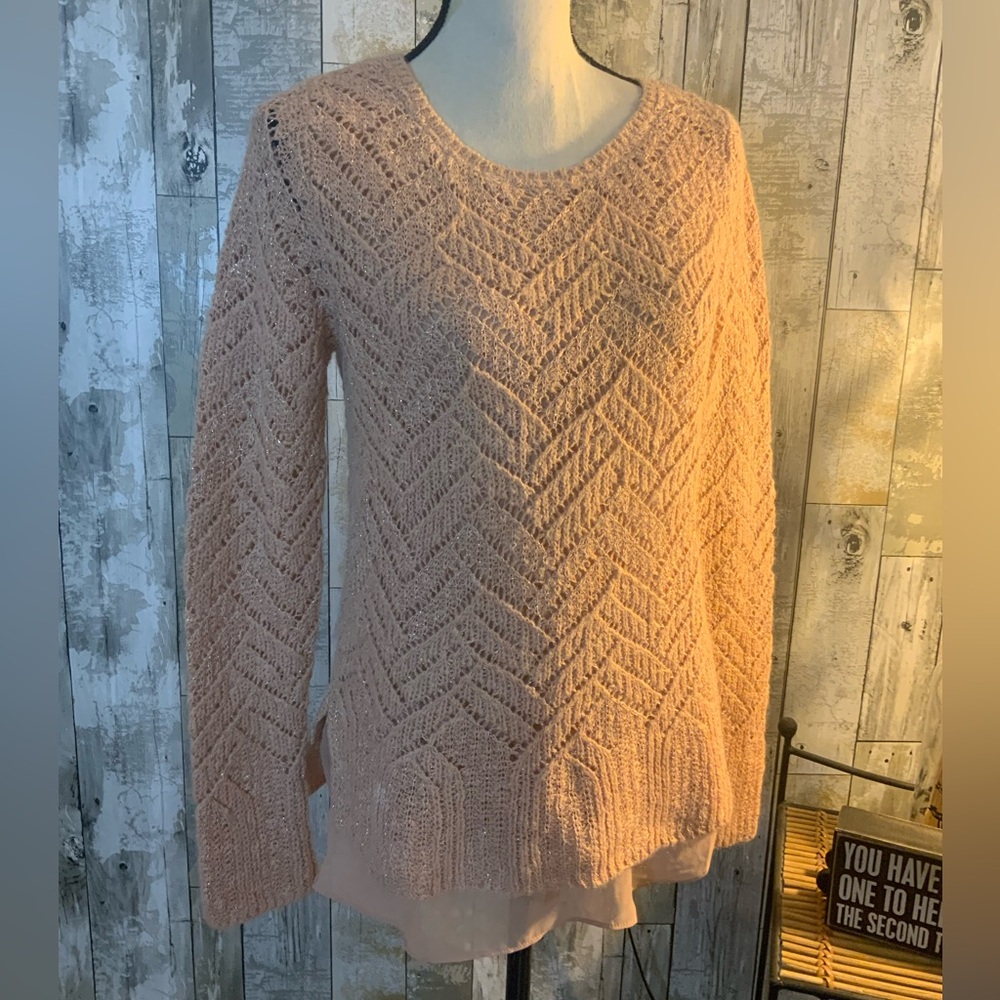 Elegant Pink Knit Sweater w/Peek-A_Boo blouse hem. Size M